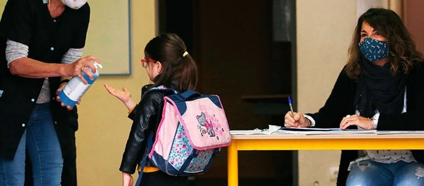 Σταθεροποιήθηκαν τα περιστατικά Covid-19 στις ηλικίες 4 έως 18